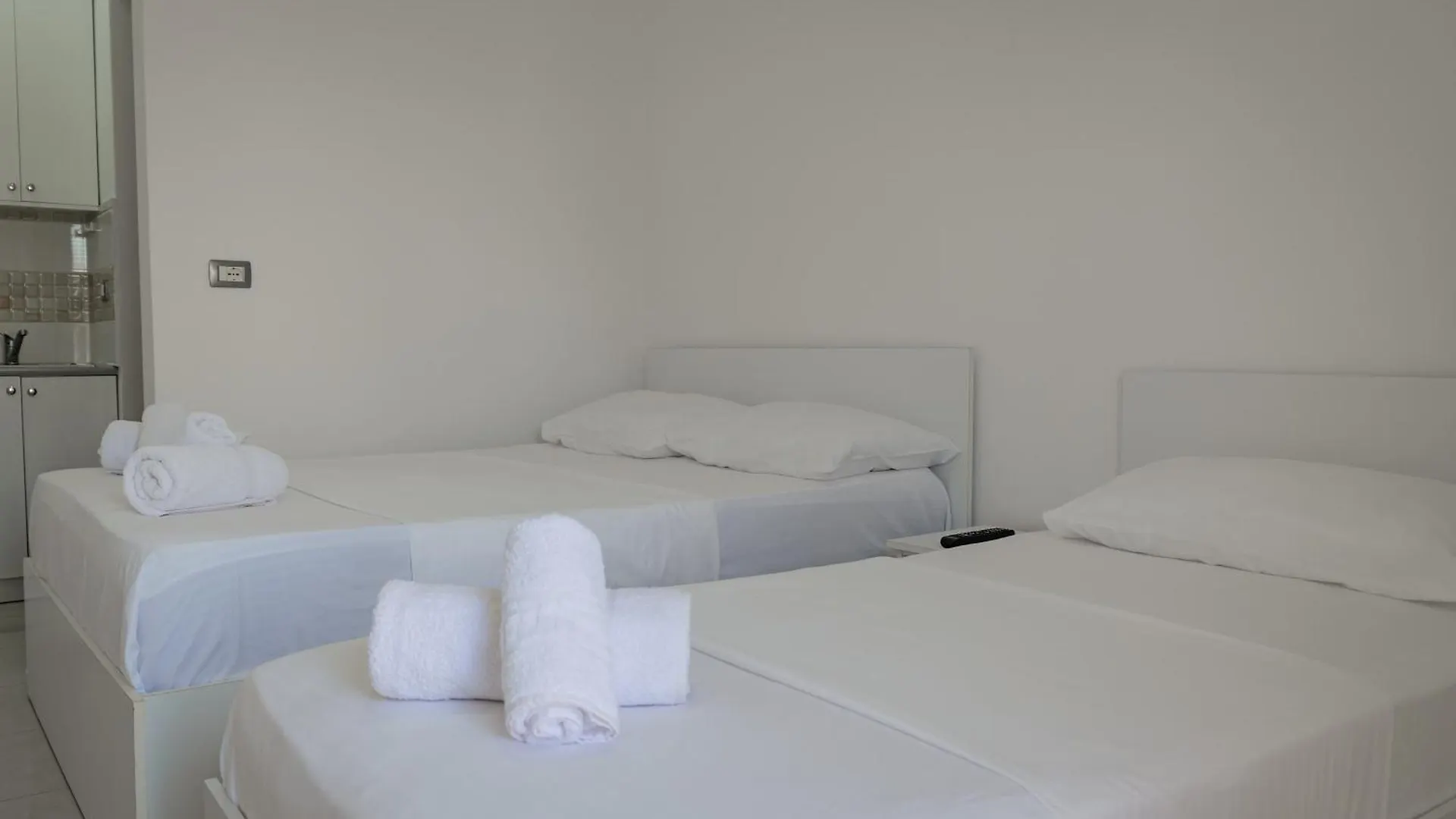 Guest House Moonlight Ksamil Appartamento